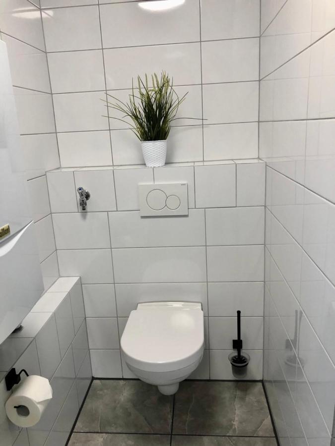Dachgeschosswohnung Mit Seeblick Ahrensbok Exterior photo